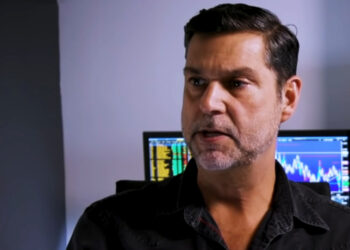 ex-goldman-executive-warns-economy-is-about-to-drop-off-a-cliff-heres-what-it-means-for-crypto